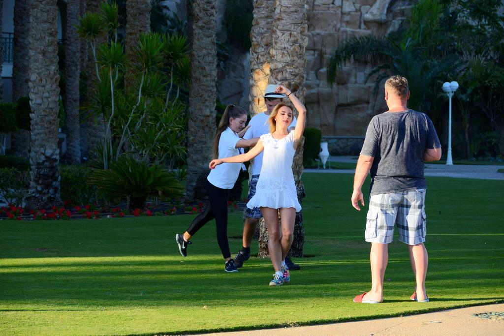 Stella Di Mare Beach Hotel & Spa Sharm el-Sheikh Ngoại thất bức ảnh A game of bocce in progress