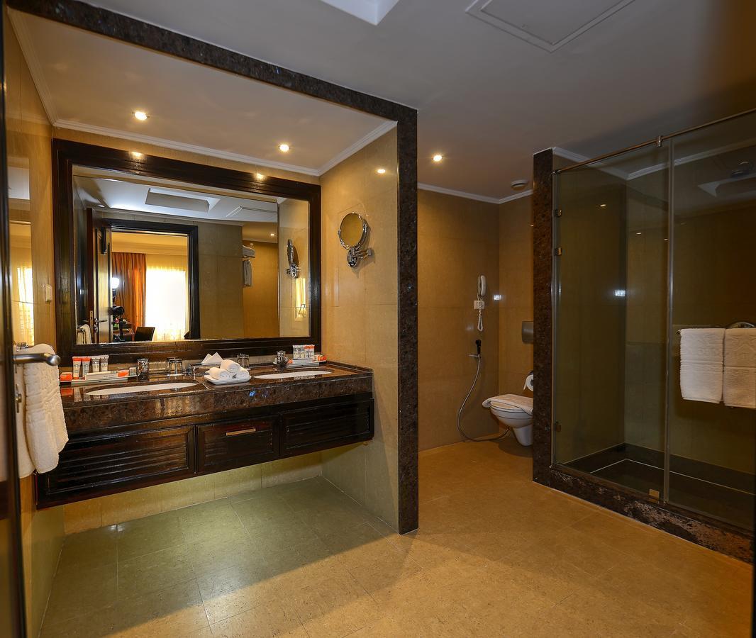 Stella Di Mare Beach Hotel & Spa Sharm el-Sheikh Ngoại thất bức ảnh A bathroom in a hotel